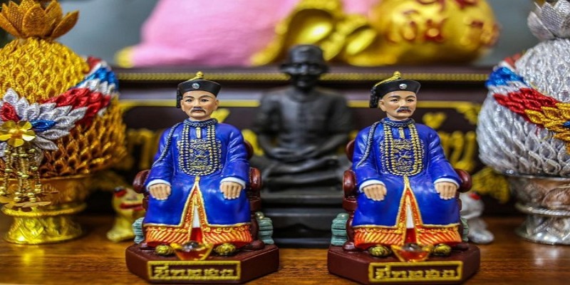 Thờ thần Nhị Ca Phong