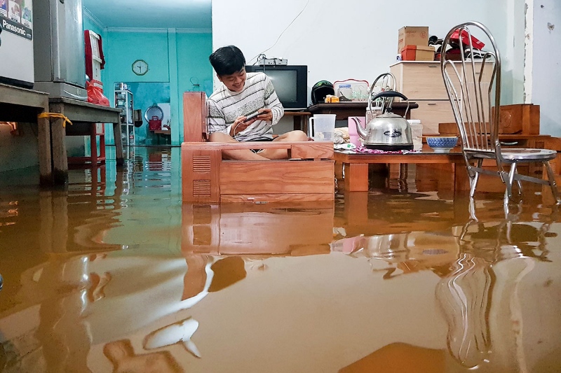 Nằm mơ thấy có nước nóng chảy vào nhà