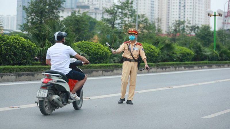 Mộng thấy mình bị công an giao thông bắt