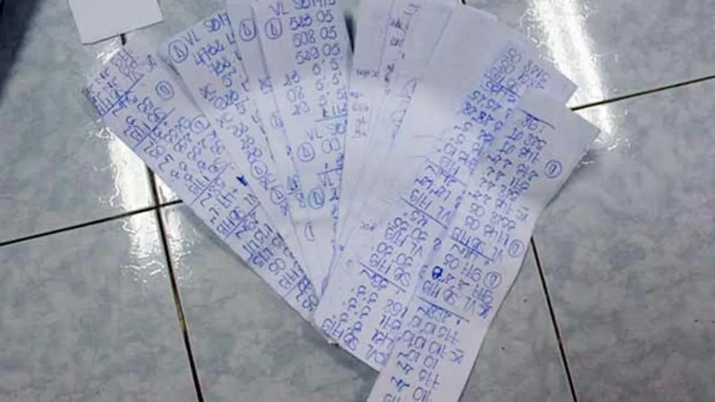 Phơi đề là tờ  ghi chú thông tin về cá cược từ các thầu đề