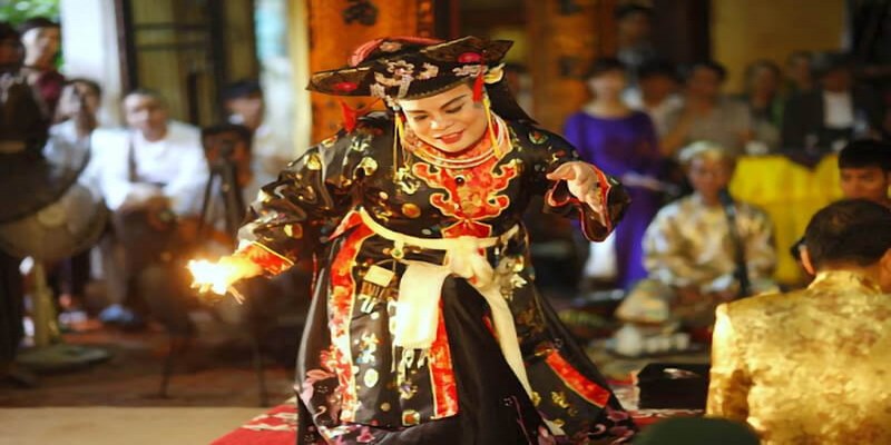Xin số đề ông địa theo cách lên đồng