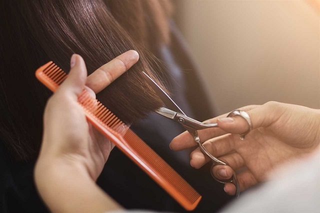 Xác định con lô đánh tỷ lệ thắng cao khi mơ thấy cắt tóc cho người thân