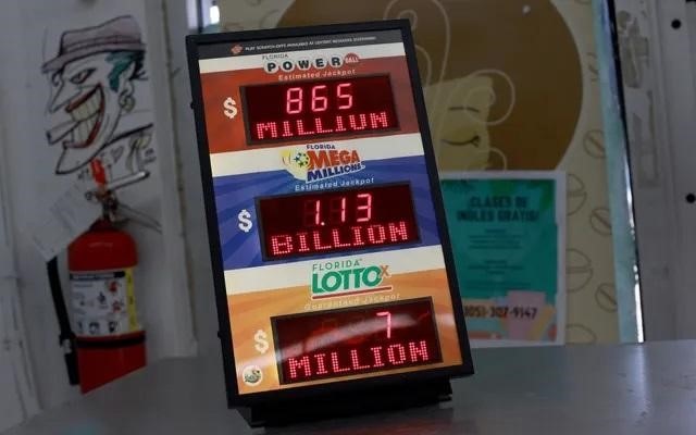 Bạn cũng có thể mua vé Mega Millions bằng hình thức trực tuyến Bạn cũng có thể mua vé Mega Millions bằng hình thức trực tuyến