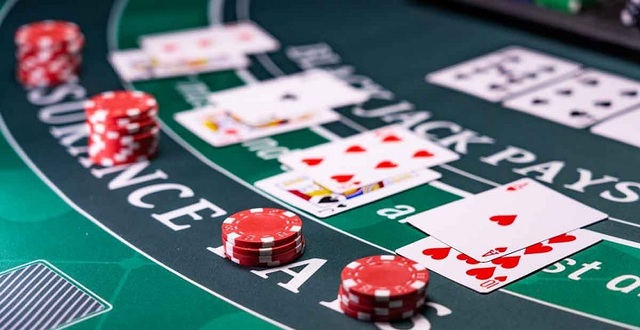 Sau khi có điểm thực, bạn có thể điều chỉnh mức cược để tận dụng được lợi thế từ những lá bài Sau khi có điểm thực, bạn có thể điều chỉnh mức cược để tận dụng được lợi thế từ những lá bài