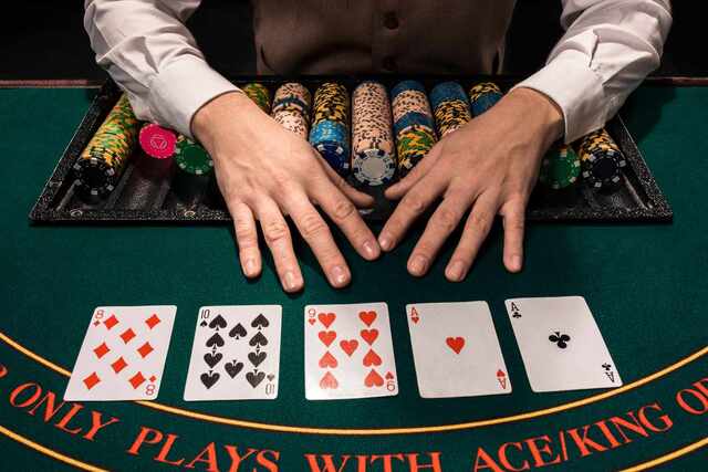 Hướng dẫn cách chơi poker - Từ “Newbie” cho đến cao thủ sòng bài