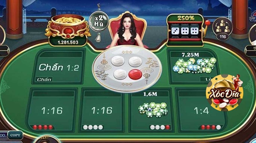 Người chơi trải nghiệm game xóc đĩa trên smartphone Người chơi trải nghiệm game xóc đĩa trên smartphone