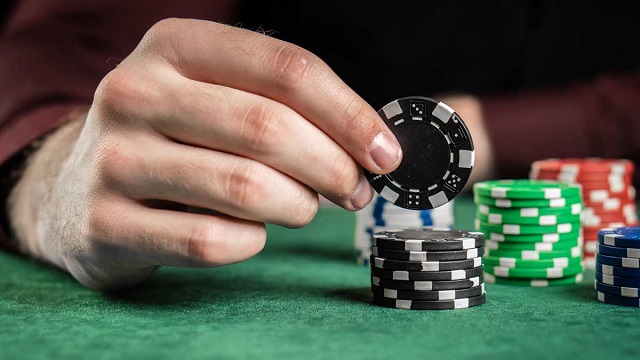 Bluff trong poker là gì?
